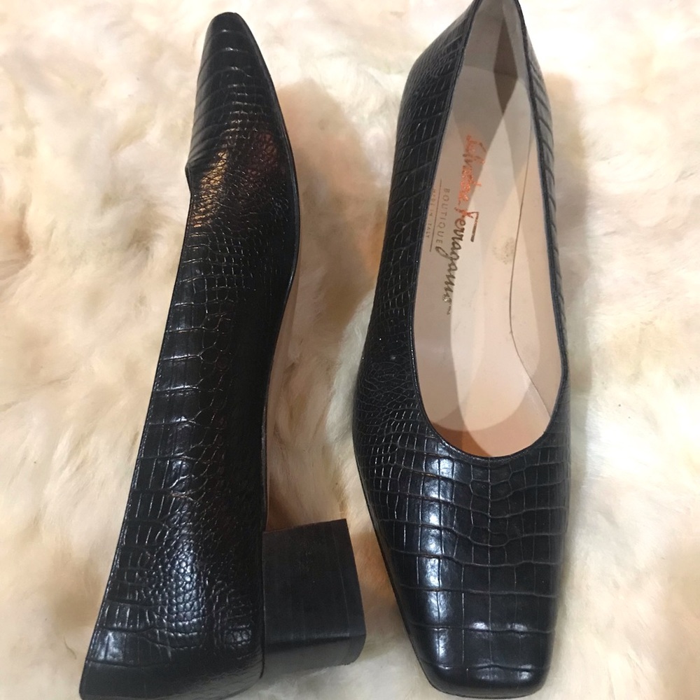 Salvatore Ferragamo sz 8.5 Heels Made in Italy